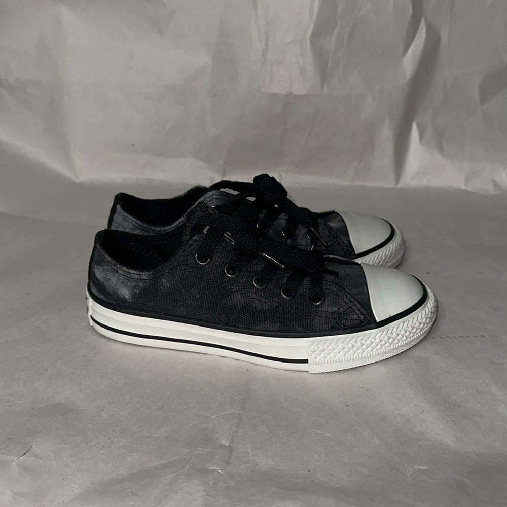 CONVERSE: CHUCK TAYLOR LOW TOP. Grey & Black Denim/ White & Black sole. Kids 12. - Picture 2 of 11